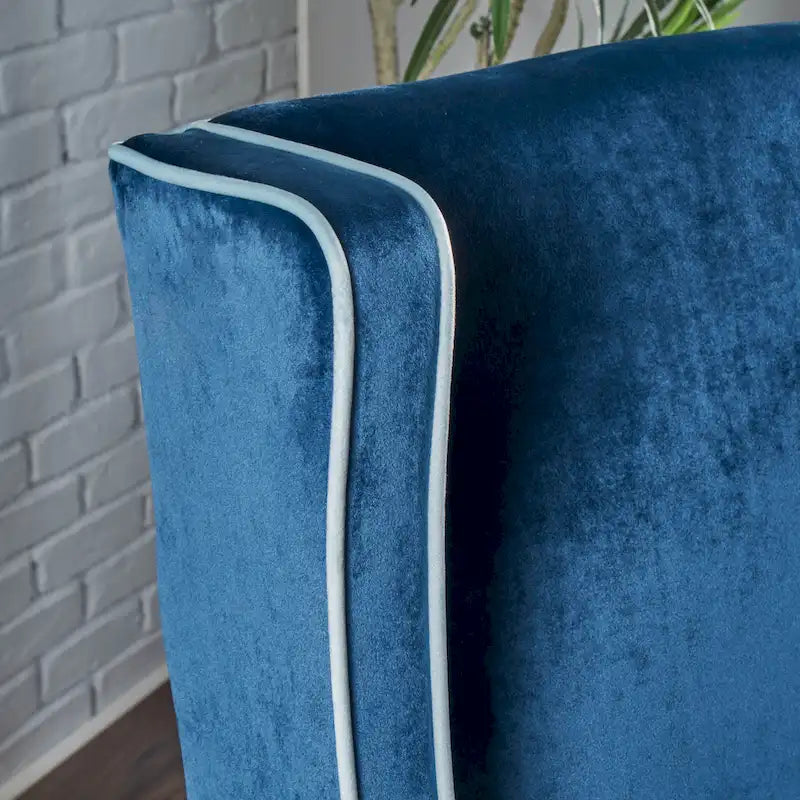 Fauteuil club en velours à dossier haut avec large dossier