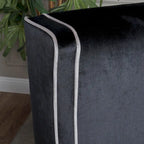 Fauteuil club en velours à dossier haut avec large dossier