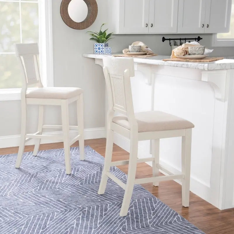 Tabouret de comptoir à dossier en rotin avec assise rembourrée