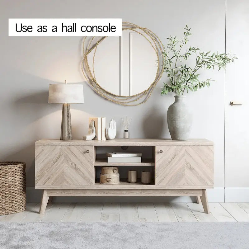 Meuble TV avec portes de placard à chevrons et pieds en bois, convient aux téléviseurs jusqu'à 65 pouces