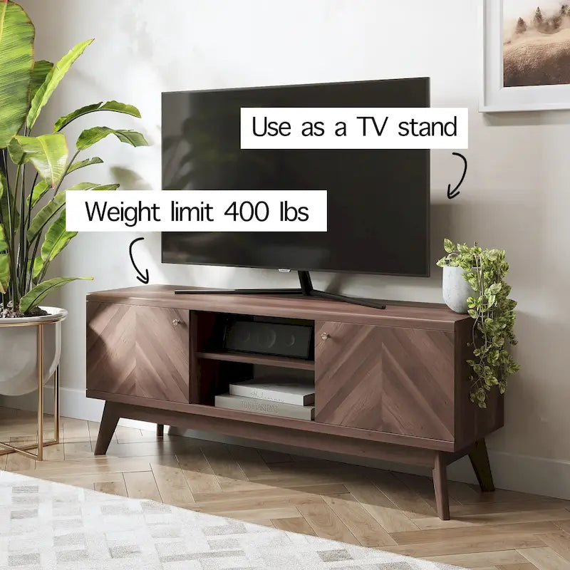 Meuble TV avec portes de placard à chevrons et pieds en bois, convient aux téléviseurs jusqu'à 65 pouces